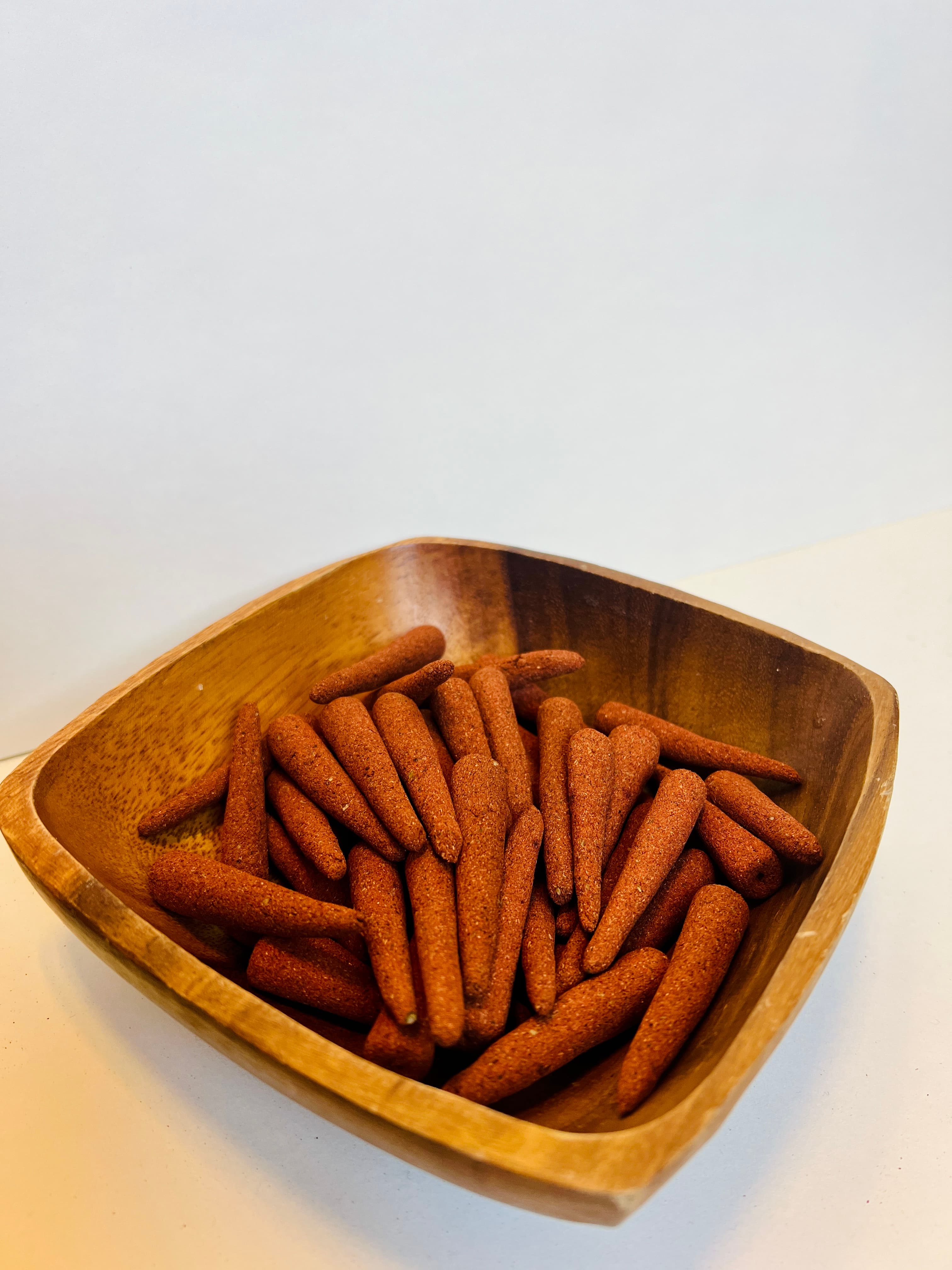 Cônes d'encens x8 (feu) ~ santal rouge, clou de girofle